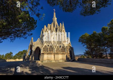 Wallfahrtskirche der Jungfrau von Montserrat, entworfen vom Architekten Josep Maria Jujol, in Montferri (Tarragona, Katalonien, Spanien) ESP: Santuario de Montserri Stockfoto