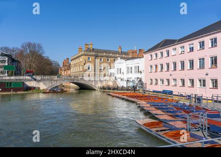 Silver Street Bridge Punting Station in Cambridge Stockfoto