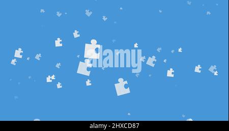 Bild von weißen Puzzleteilen, die auf blauen Hintergrund fallen Stockfoto