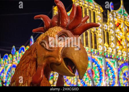 Der Valls Basilisk in der Prozession des Valls Decennial Festivals 2022 (2021+1), zu Ehren der Jungfrau der Candlemas in Valls, Tarragona, Spanien Stockfoto