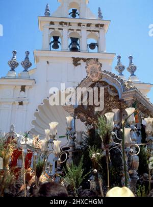 CARRETAS DEL SIMPECADO FRENTE A LA ERMITA - FOTO 1978. Lage: ROMERIA 1978. Rocio. Huelva. SPANIEN. Stockfoto