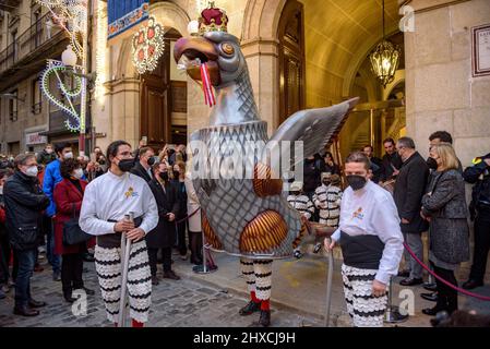 Der Adler von Valls bei der Prozession des Valls-Decennial-Festivals 2022, zu Ehren der Jungfrau der Candlemas in Valls (Tarragona, Katalonien, Spanien) Stockfoto