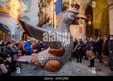 Der Adler von Valls bei der Prozession des Valls-Decennial-Festivals 2022, zu Ehren der Jungfrau der Candlemas in Valls (Tarragona, Katalonien, Spanien) Stockfoto