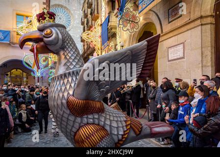 Der Adler von Valls bei der Prozession des Valls-Decennial-Festivals 2022, zu Ehren der Jungfrau der Candlemas in Valls (Tarragona, Katalonien, Spanien) Stockfoto