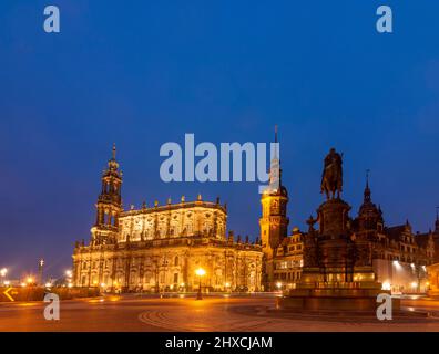 Dresden, Theaterplatz, König-Johann-Denkmal, Dom, Schloss, Sachsen, Sachsen, Deutschland Stockfoto