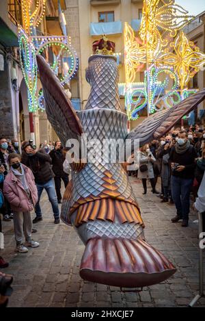 Der Adler von Valls bei der Prozession des Valls-Decennial-Festivals 2022, zu Ehren der Jungfrau der Candlemas in Valls (Tarragona, Katalonien, Spanien) Stockfoto