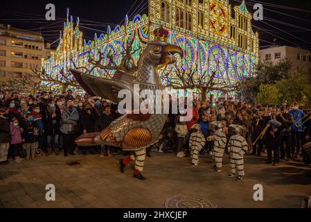 Der Adler von Valls bei der Prozession des Valls-Decennial-Festivals 2022, zu Ehren der Jungfrau der Candlemas in Valls (Tarragona, Katalonien, Spanien) Stockfoto