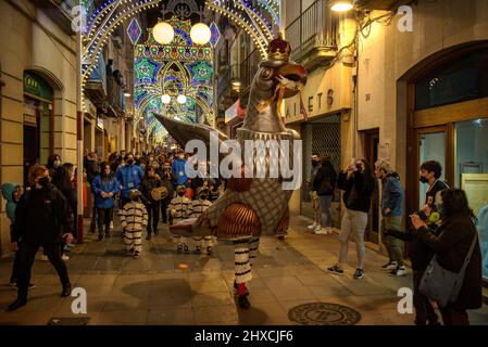 Der Adler von Valls bei der Prozession des Valls-Decennial-Festivals 2022, zu Ehren der Jungfrau der Candlemas in Valls (Tarragona, Katalonien, Spanien) Stockfoto