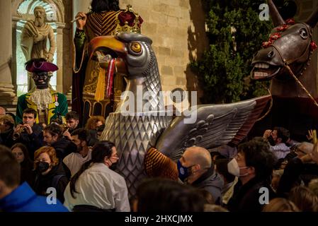 Der Adler von Valls bei der Prozession des Valls-Decennial-Festivals 2022, zu Ehren der Jungfrau der Candlemas in Valls (Tarragona, Katalonien, Spanien) Stockfoto