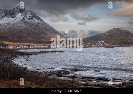 Herbsteindrücke von der norwegischen Insel Senja über dem Polarkreis, dem Gebiet um Mefjordvaer im Norden der Insel, Stockfoto