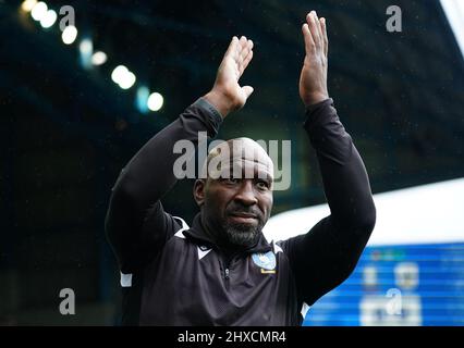 File Photo vom 01-08-2021 von Sheffield Wednesday Manager Darren Moore, der hoffnungsvoll ist, dass die Verletzungskrise der Eulen allmählich nachlässt, da sie nach dem Verlust der letzten Woche an Lincoln zurückspringen, als sie Cambridge in Hillsborough gegenüberstehen. Ausgabedatum: Freitag, 11. März 2022. Stockfoto