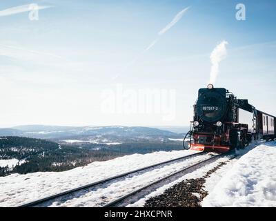 Dampflokomotive im Harz auf dem Brocken im Winter Stockfoto