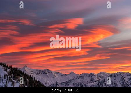 Sonnenuntergang über den Schladminger Tauern in der Steiermark, Österreich. Stockfoto