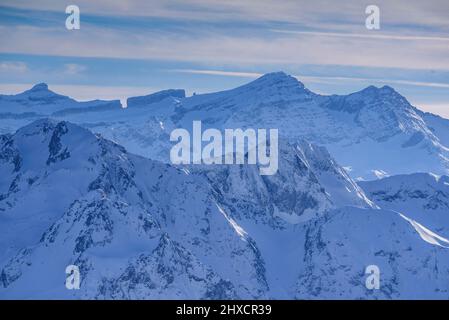 Blick von der Aussichtsplattform des Pic du Midi de Bigorre im Winter (Midi-Pyrénées, Oczitanie, Frankreich, Pyrenäen) ESP: Vistas desde el Pic du Midi Stockfoto