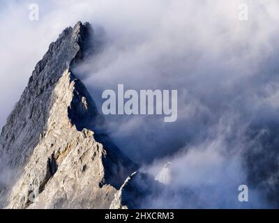 Wolkige Atmosphäre auf der Zugspitze Stockfoto