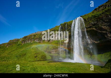 Wasserfall, Regenbogen, Sommer, Seljalandsfoss, Storidalur, Sudurland, SuÃ urnes, Island Stockfoto