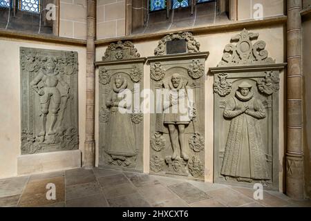 Grabmonumente im Chor der Stiftskirche St. Amandus in Bad Urach. Stockfoto