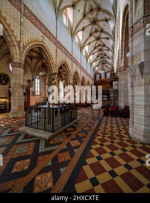 Die Stiftskirche St. Amandus in Bad Urach ist eine evangelische Kirche, deren schutzpatron Amandus von Maastricht ist. Stockfoto