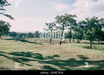 Rough Castle Fort Remains - eine römische Festung an der Antonine Wall etwa 2 Kilometer südöstlich von Bonnybridge in der Nähe von Tamfourhill in der Falkirk council Area, Schottland. Archivscan von einem Dia. September 1972. Stockfoto