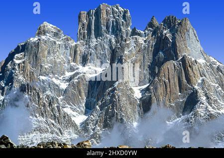 Trango Towers 6.286 m hoch bieten einige der größten Klippen und anspruchsvollsten Felsklettern der Welt Stockfoto