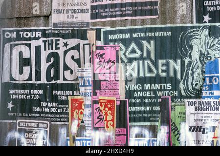 Die Rockband der 1970er Jahre fliegt Plakate. Stockfoto