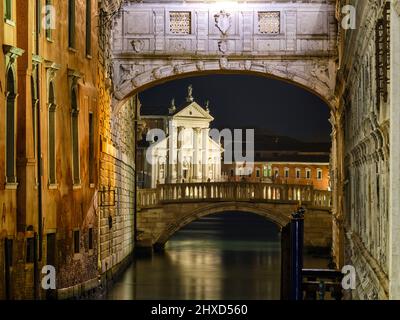 Blick über den Rio di Palazzo zur Chiesa di San Giorgio Maggiore, Venedig Stockfoto