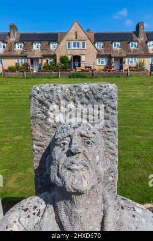 England, Dorset, Dorchester, Tolpuddle, Steinstatue von George Loveless vor dem Tolpuddle Martyrs Museum Stockfoto