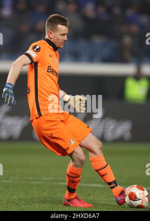 Bergamo, Italien, 10.. März 2022. Lukas Hradecky von Bayer Leverkusen beim Spiel der UEFA Europa League im Gewiss Stadium, Bergamo. Bildnachweis sollte lauten: Jonathan Moscrop / Sportimage Kredit: Sportimage/Alamy Live News Stockfoto