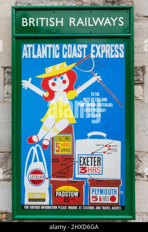 England, Dorset, Isle of Purbeck, Corfe Castle, The Historic Railway Station, Vintage Railway Poster Advertising Services to South West England on the Atlantic Coast Express Stockfoto