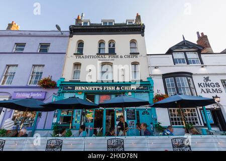 England, Dorset, Weymouth, Weymouth Harbour, Bennett's Traditional Fish & Chips Restaurant Stockfoto