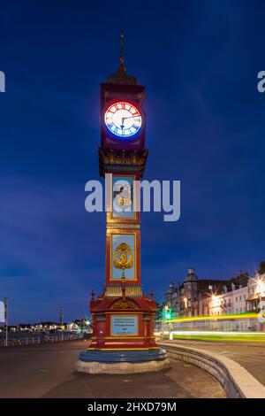 England, Dorset, Weymouth, Weymouth Esplanade, der Jubilee Clock Tower, der 1888 zum Gedenken an das Goldene Jubiläum von Königin Victoria errichtet wurde Stockfoto