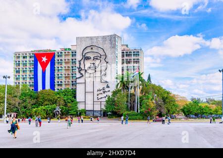 Minint-Gebäude mit Che Guevara-Bild und kubanischer Flagge, Havanna, Kuba Stockfoto