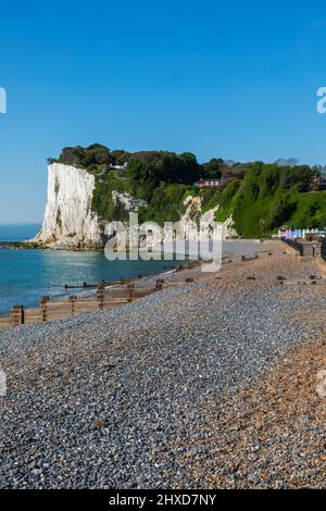 England, Kent, St.Margarets Bay, Beach und Beach Huts Stockfoto