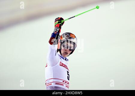 Petra Vlhova aus der Slowakei reagiert darauf, nachdem sie am 11. März 2022 in Are, Schweden, den Riesenslalom der Frauen beim FIS Alpinen Ski-Weltcup gewonnen hat. Foto: Pontus Lundahl / TT / Code 10050 Stockfoto