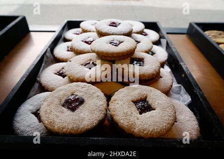 Frau besaß ein handwerkliches Brotgeschäft, L'Artisa, in der hippen Gegend von La Condesa, Mexiko-Stadt, Mexiko Stockfoto