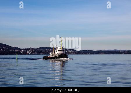 Veteran Schlepper Vulcanus (gebaut 1959) in Byfjorden, auf dem Weg zum Hafen von Bergen, Norwegen. Stockfoto