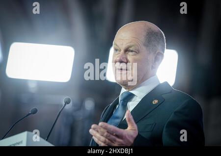 Versailles, Frankreich. 11. März 2022. Bundeskanzler Olaf Scholz (SPD). Quelle: Kay Nietfeld/dpa/Alamy Live News Stockfoto