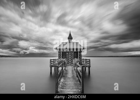 Europa, Schweiz, Kanton Neuch–tel, Neuchatel, Badehaus am Lac de Neuch–tel Stockfoto