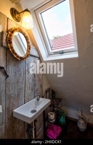 Fotoreportage mit Text, Obere Gasse Nr. 7, Bad, WC, Waschbecken, Renovierung, Interieur, Rothenfels, Main Spessart, Franken, Bayern, Deutschland, Europa Stockfoto