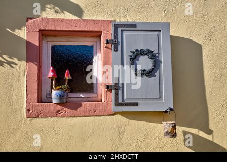 Fotoreportage mit Text, Obere Gasse Nr. 7, Heimstätte, Hausfassade, Fenster, Dekoration, Rothenfels, Main Spessart, Franken, Bayern, Deutschland, Europa Stockfoto