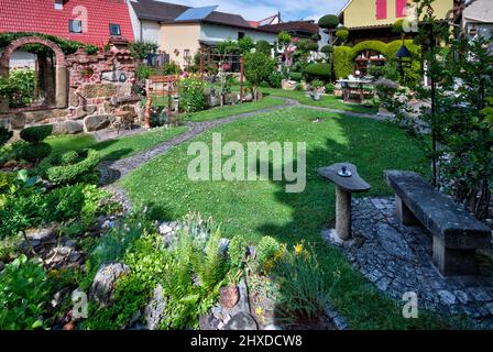 Garten, Gartenanlage, Steinmauer, Aussicht, Idylle, Sommer, reportage