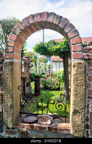 Garten, Gartenanlage, Steinmauer, Aussicht, Idylle, Sommer, reportage