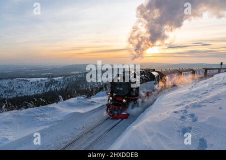 Die Brockenbahn im Harz auf dem Weg zum Brocken. Stockfoto