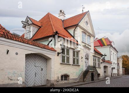 Altes Herrenhaus in der Altstadt von Tallinn. Botschaft der Republik Litauen in Estland, litauische diplomatische Vertretung Stockfoto