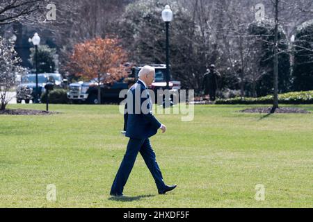 Washington, Usa. 11. März 2022. Präsident Joe Biden verlässt das Weiße Haus, um zur Konferenz zum Thema Fragen des Demokratischen Kaukasus im Repräsentantenhaus in Philadelphia zu gehen. Kredit: SOPA Images Limited/Alamy Live Nachrichten Stockfoto