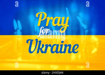 Betet für die Ukraine – abstraktes Konzept für den politischen Konflikt mit der ukrainischen Nationalflagge. Betet für die Freiheit, den Frieden und das Ende des Krieges in der Ukraine. Stockfoto