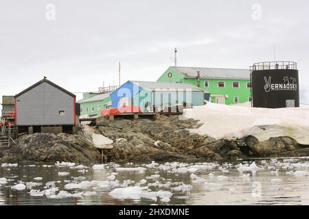 Die Forschungsbasis Vernadsky ist eine ukrainische Antarktisstation auf der Galindez-Insel auf den argentinischen Inseln der Antarktischen Halbinsel. Stockfoto