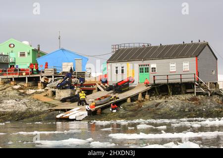 Die Bootsrampe auf der Vernadsky Research Base, einer ukrainischen Antarktisstation auf der Galindez-Insel auf den argentinischen Inseln der Antarktischen Halbinsel. Stockfoto