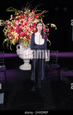 Madrid, Spanien. 11.. März 2022. In der ersten Reihe der Kollektion „Jorge Vazquez“ während der Pasarela Cibeles Mercedes-Benz Fashion Week Madrid 2022 in Madrid, am Freitag, den 11. März 2022. Quelle: CORDON PRESS/Alamy Live News Stockfoto