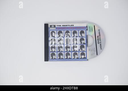 The Beatles - Ein Hard Day’s Night Album mit CD auf weißem Hintergrund Stockfoto